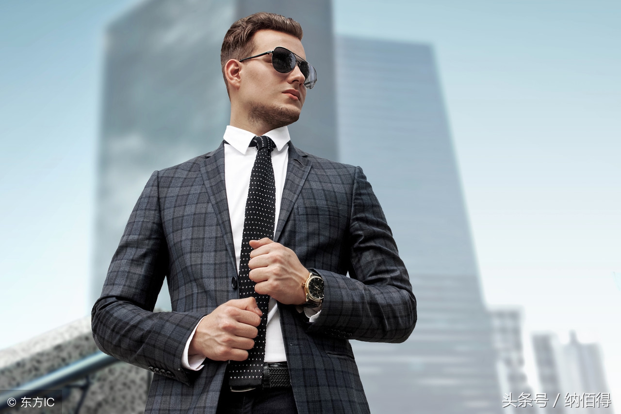 西装也有高级定制从面料到剪裁,两个步骤教你选对定制西装面料