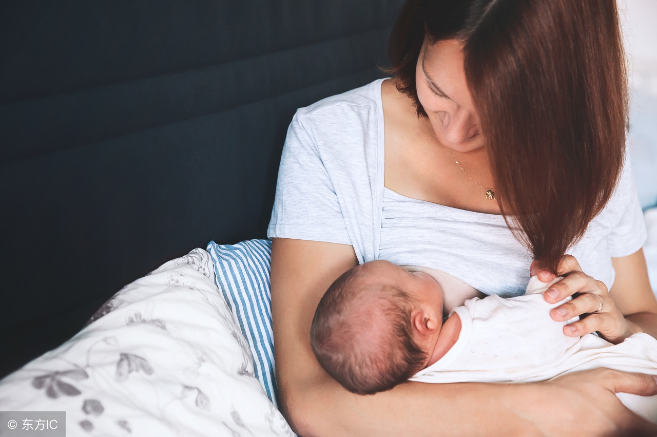 母乳喂养如何避免半夜涨奶,妈妈必须掌握的哺乳知识