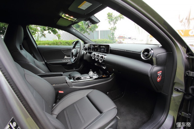 奔驰a200掀背车,试驾车解析