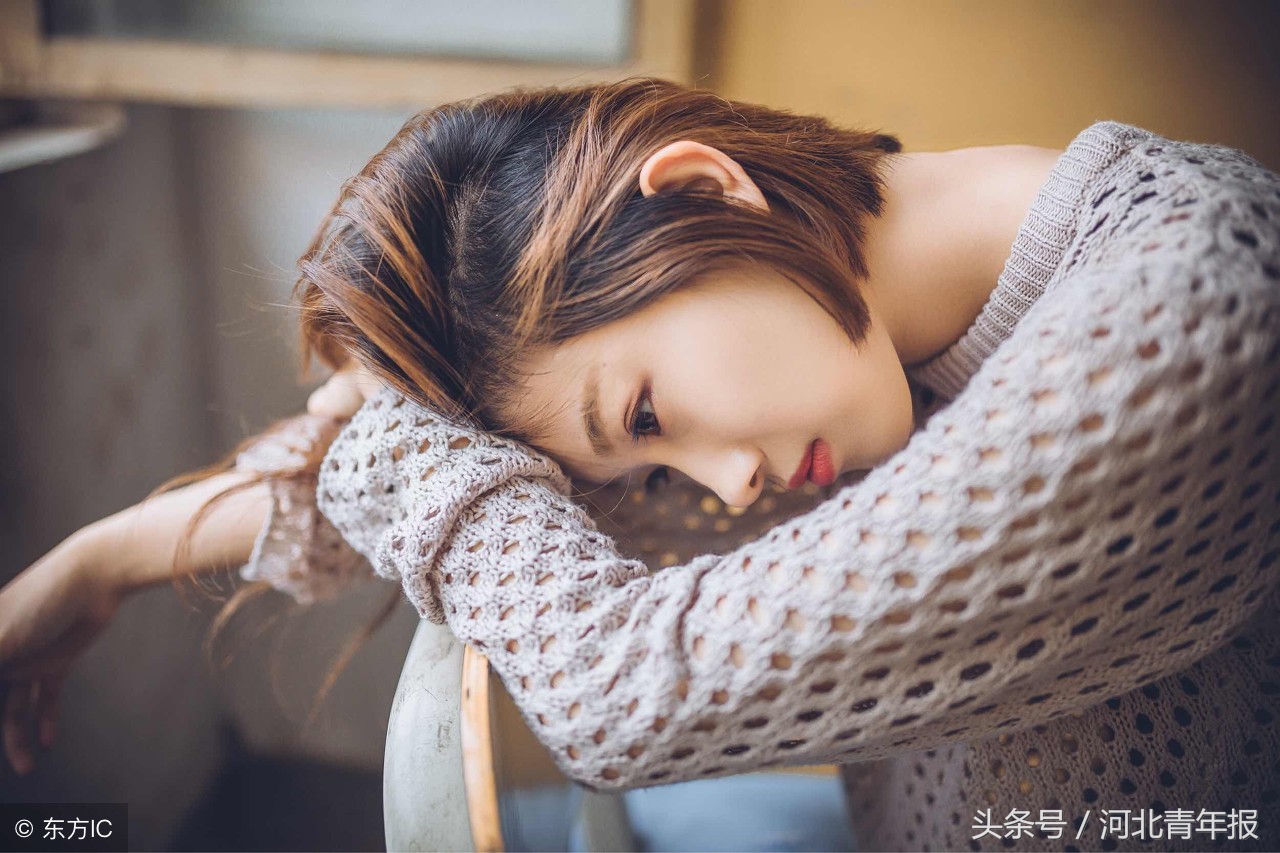 我以服务员的身份住到他家，这份见不得阳光的爱让我流尽了眼泪