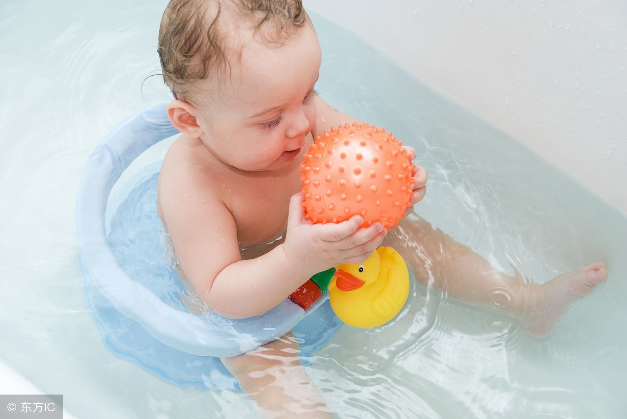 婴儿多久洗一次澡合适冬天,婴儿冬天多久洗一次澡