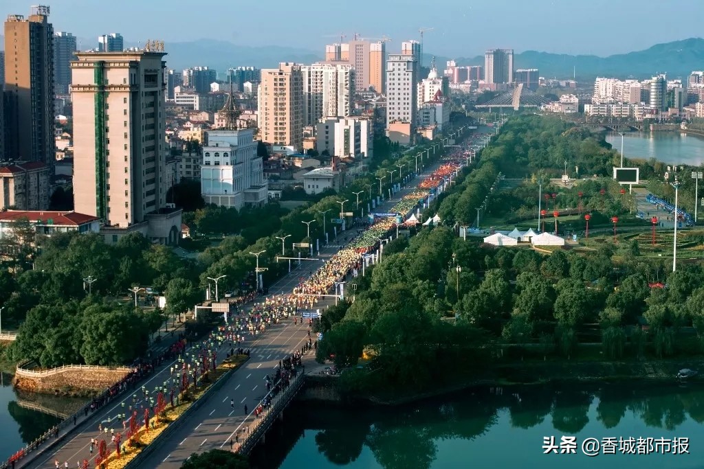 2023年马拉松赛鸣枪开跑,咸马赛事