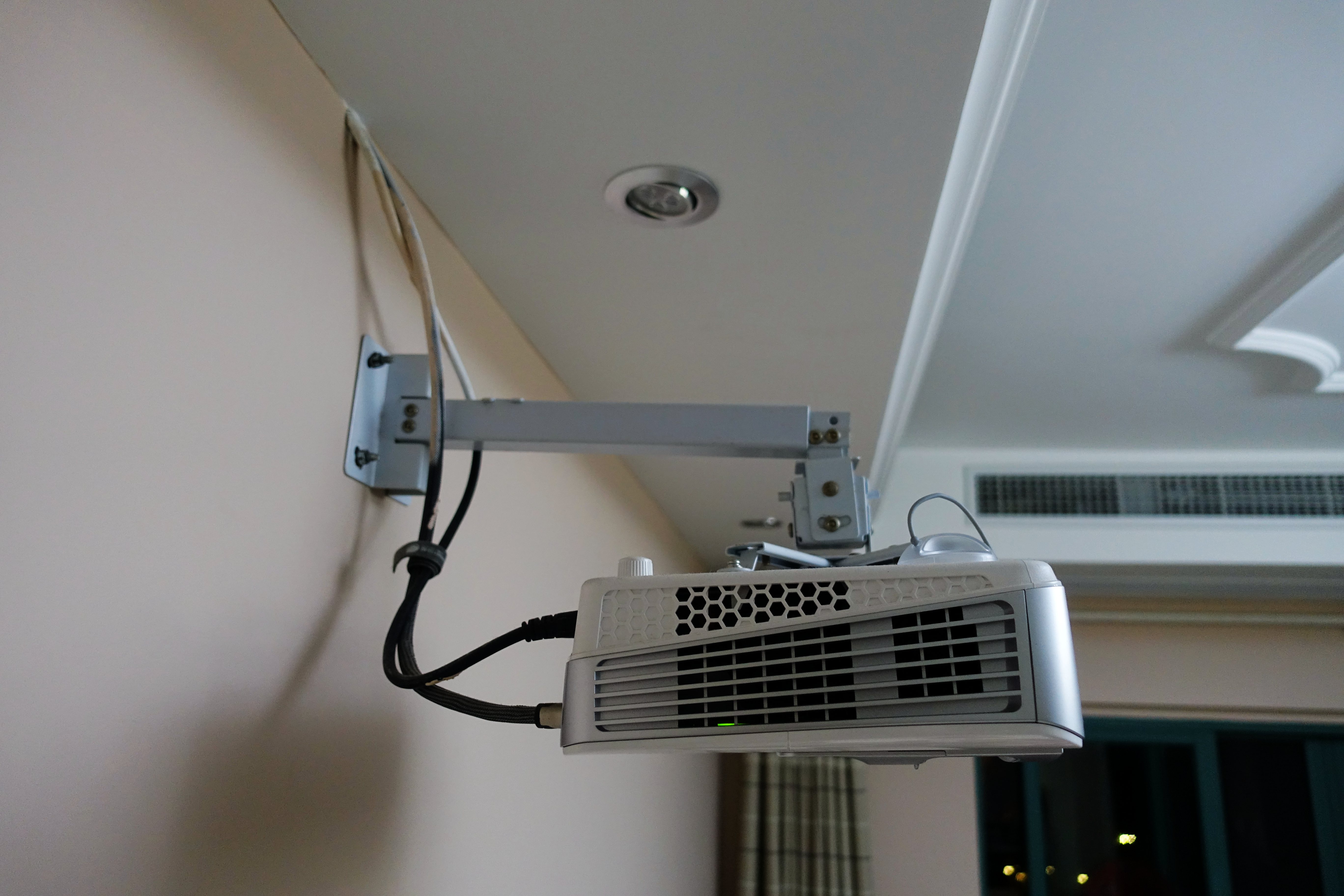 零成本打造私人影院,打造30平方家庭小影院