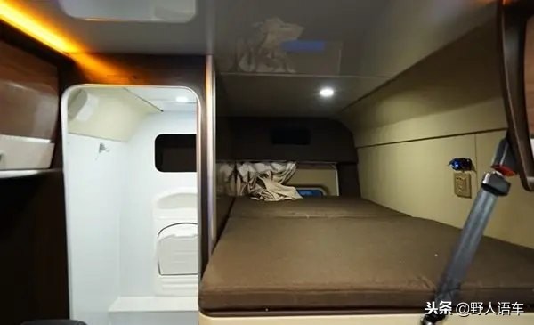 一种车型两种布局同样的平民价御风长轴房车顺侣，给你全新体验