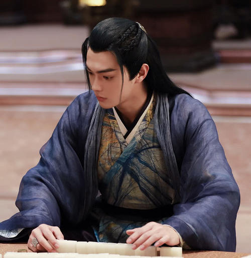 蹭不蹭热度不好说，编辑二字用的妙！替许凯撇清，夸赞有些假