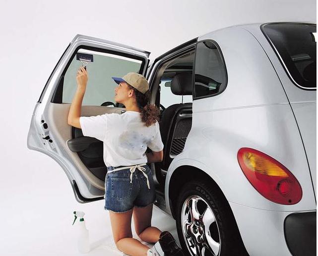 为什么汽车后玻璃膜起泡撕了很臭,汽车玻璃膜起泡一条线怎么修复