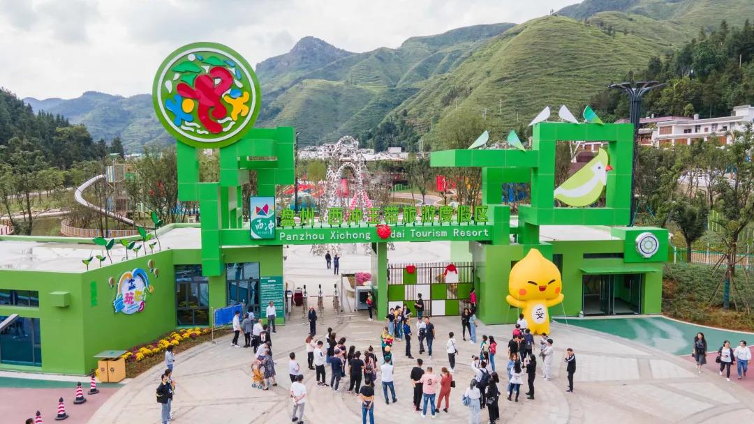 经过扶贫改造后乡村大变样,脱贫攻坚乡村旧貌