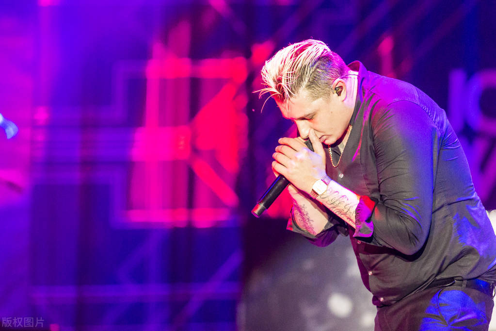 快速学会ktv歌曲,KTV怎么唱歌才好听快速入门教程