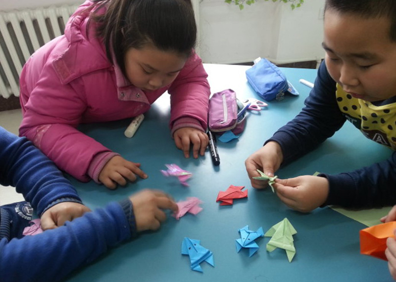 女生喜欢的玫瑰花用纸折的,用卫生纸折玫瑰多种方法