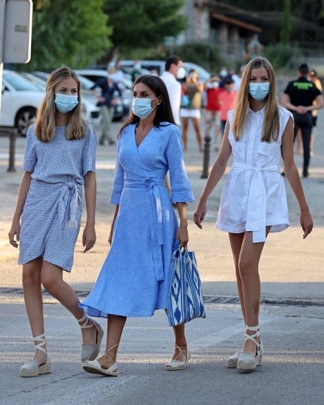 西班牙俩公主差几岁,西班牙公主两姐妹谁漂亮