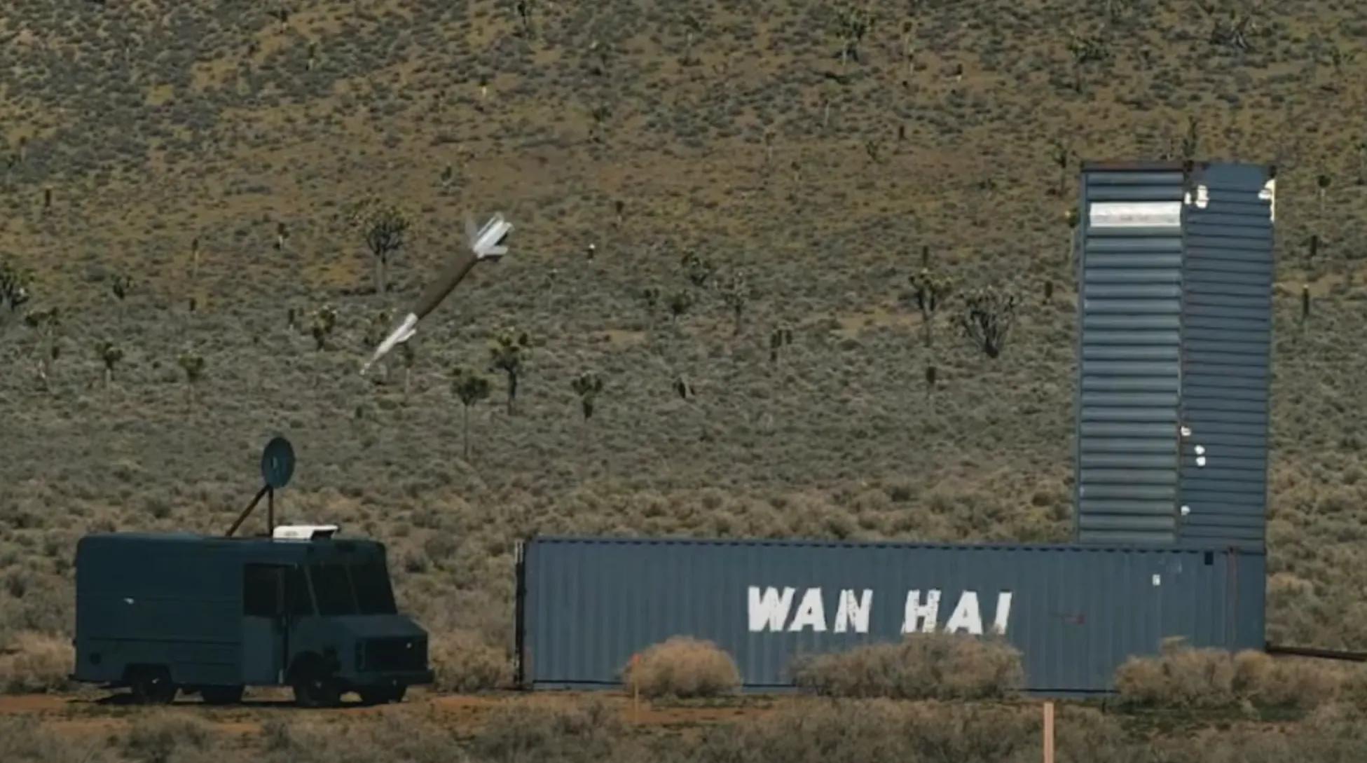 精准炸弹炸毁战机视频,精确制导炸弹精确击中目标全过程