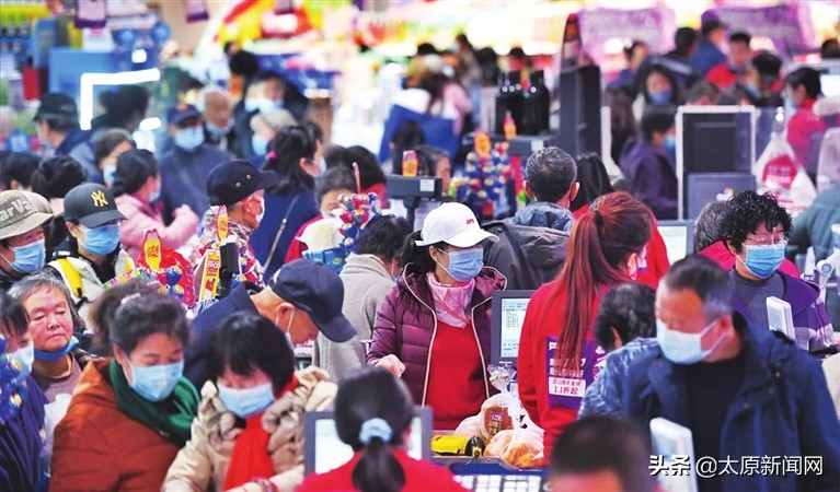 排起长队、销售火爆 太原各大超市“双11”新思路“分段式”促销真不赖