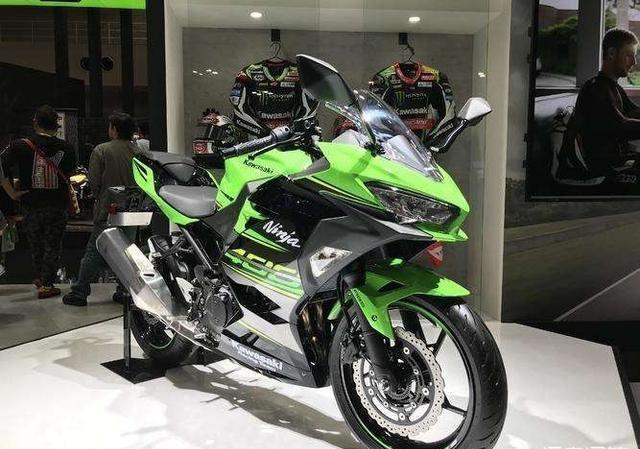 川崎ninja400对比650哪个好,川崎ninja400和川崎650对比