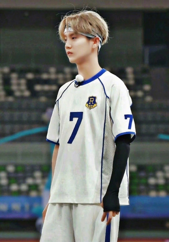 鹿晗蔡徐坤好娘,鹿晗被蔡徐坤洗白