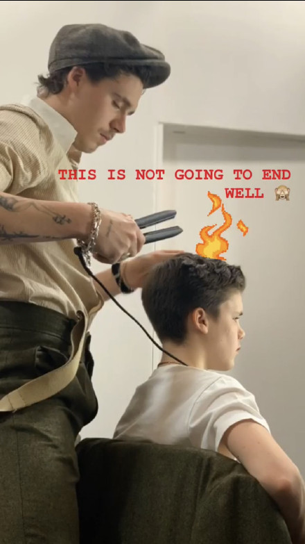 贝小七剪发视频,安娜和贝小七