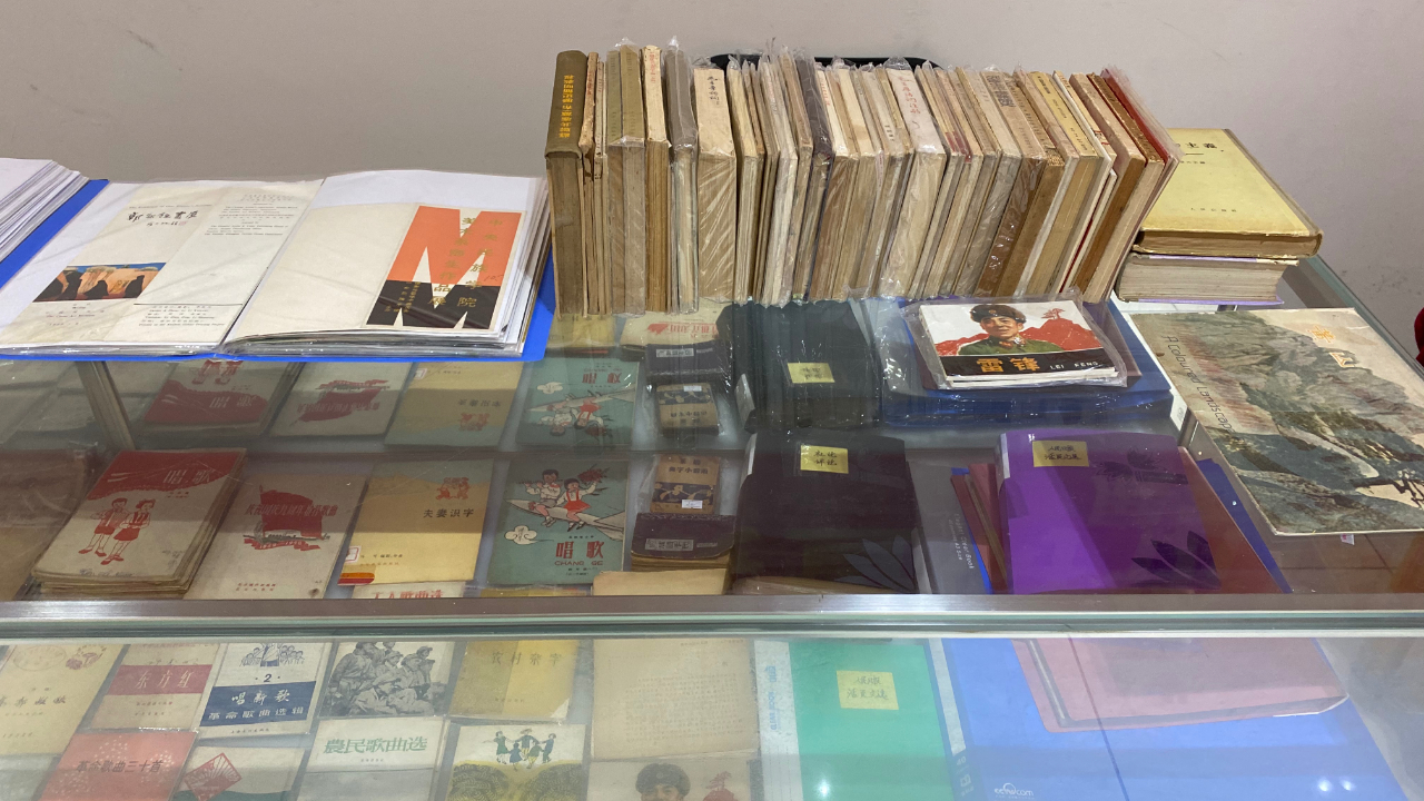 烟台天孚悦尚足球俱乐部携手福海路大润发大型书展开始啦