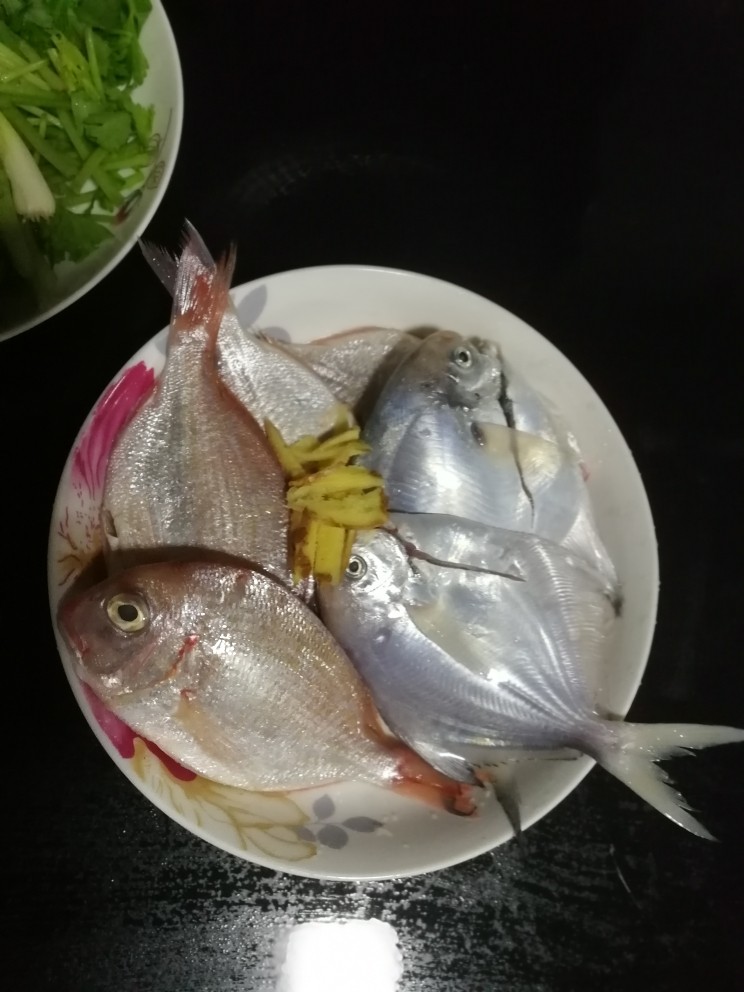 海鱼杂鱼煲,海鱼小杂鱼哪种好吃