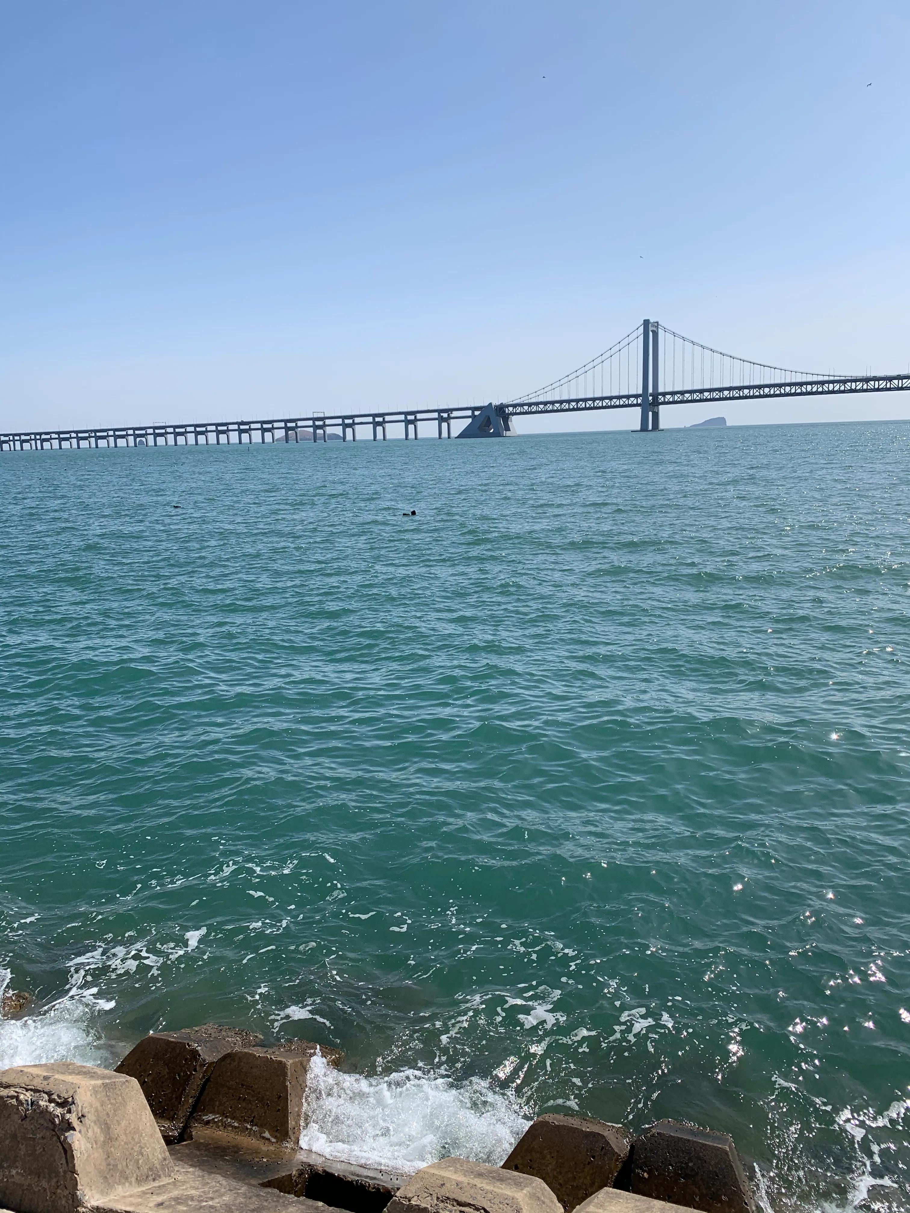 家里有个自私自利的父亲怎么办,兄长自私自利弟弟还要尊重他吗