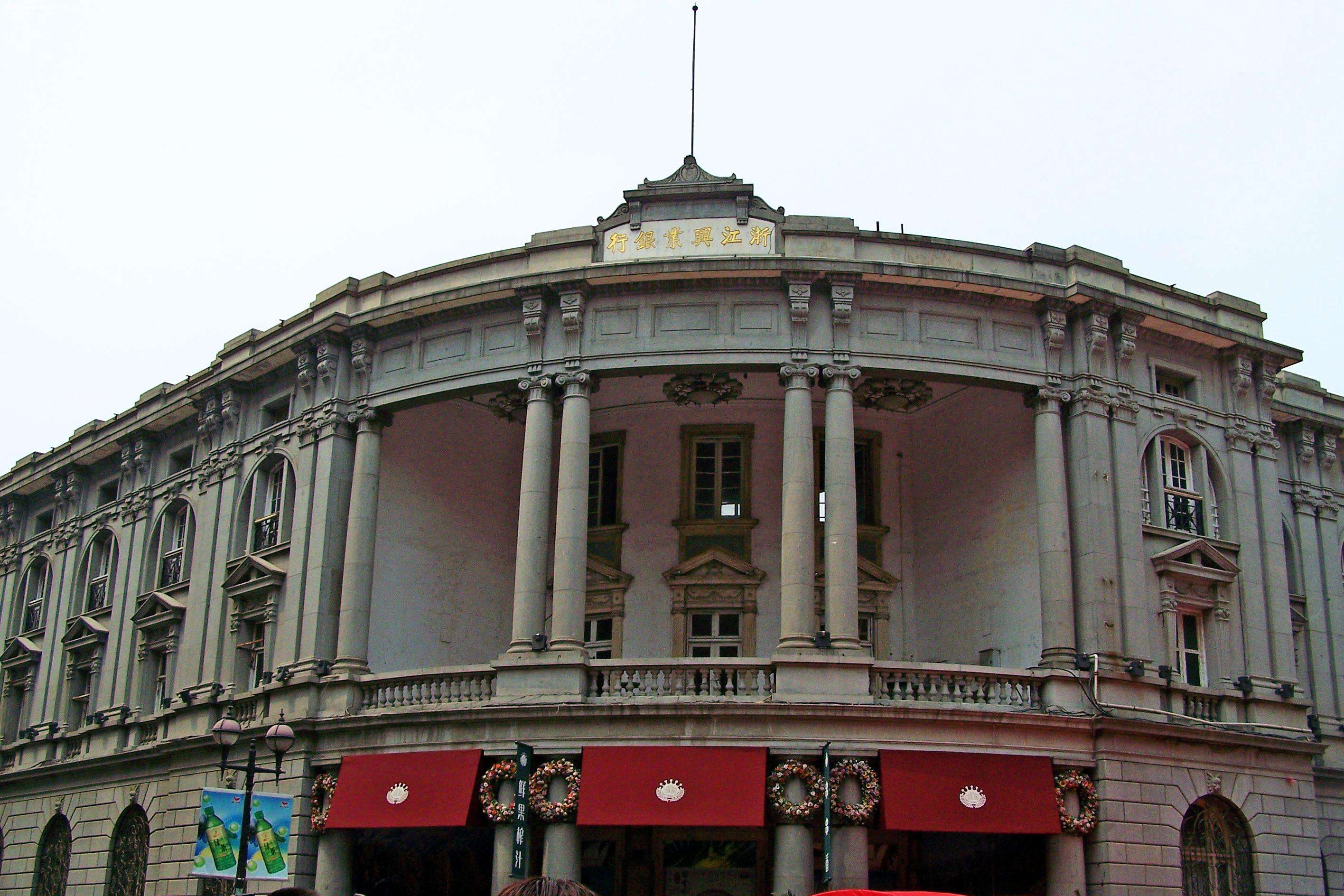 星巴克改建,星巴克网红店金街