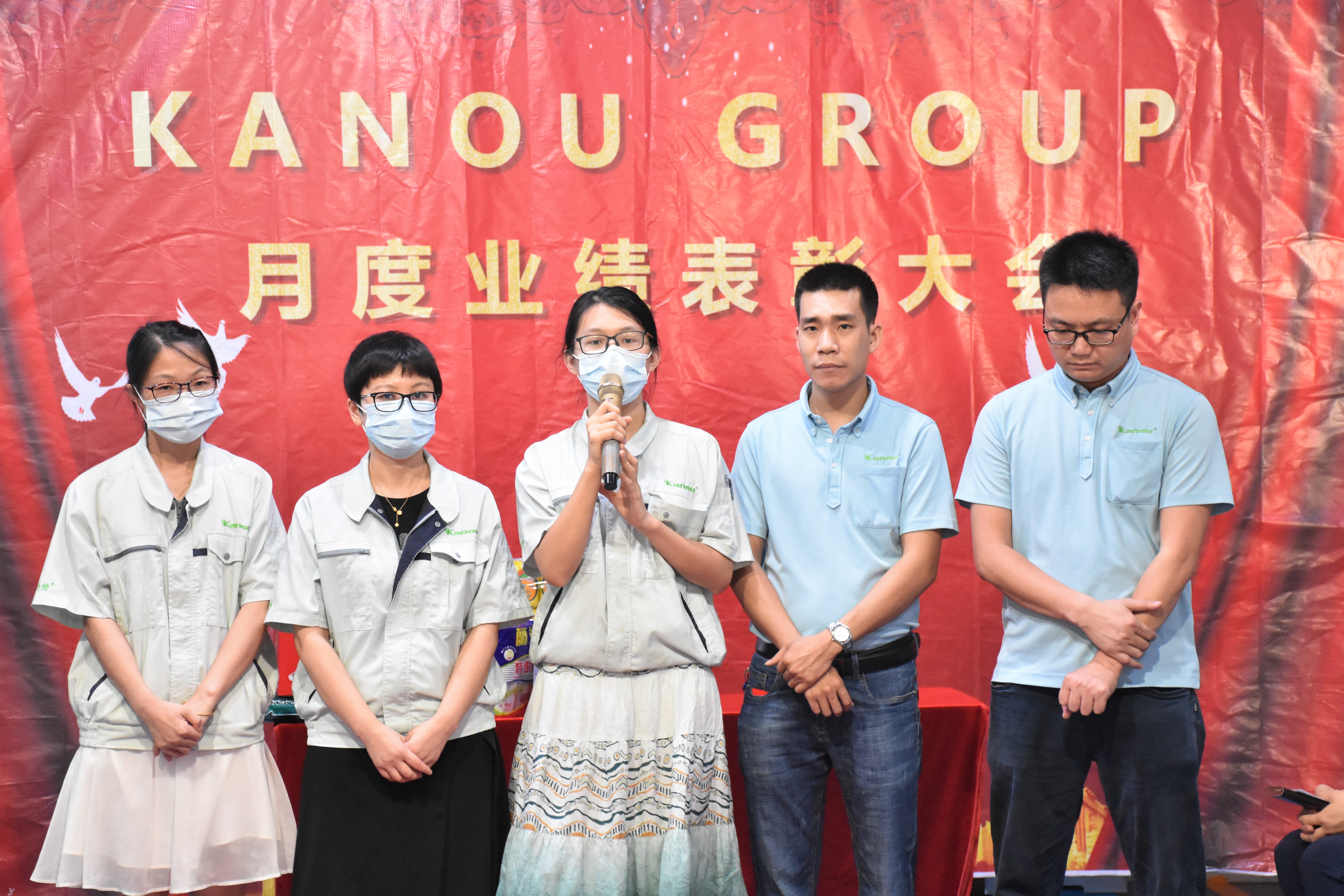 年终表彰大会总结发言稿,年终总结暨员工表彰大会议程