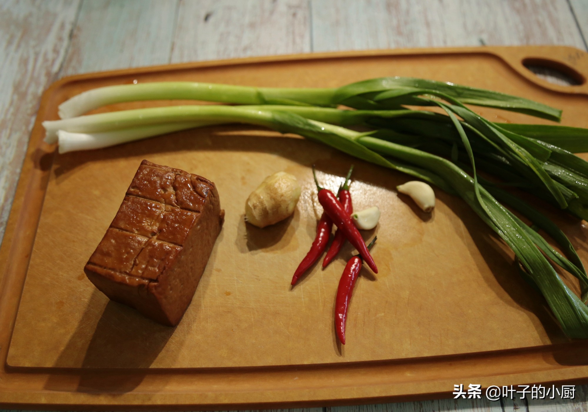 炒蒜苗为什么会苦,炒蒜苗为什么会出汤