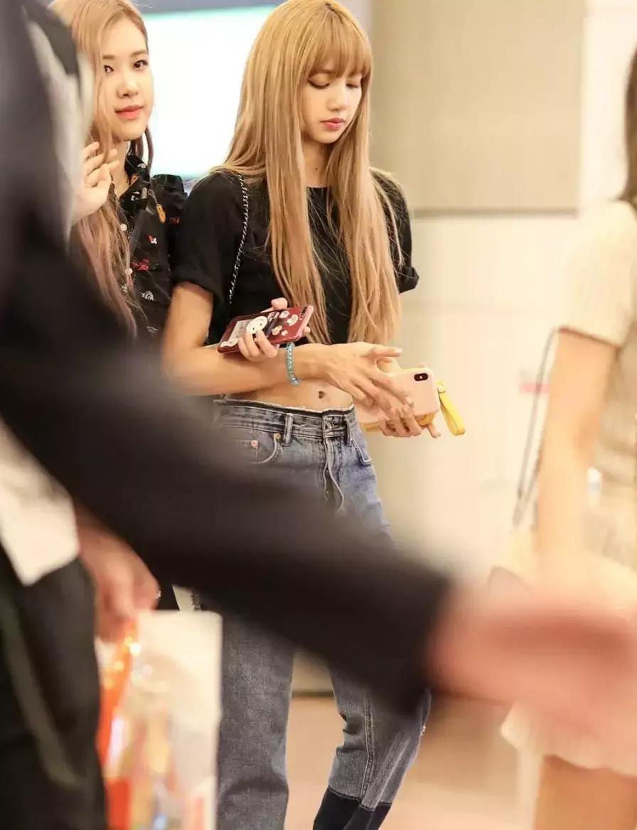 blackpink穿什么衣服都好看 (blackpink的穿搭都是品牌方搭配的吗)