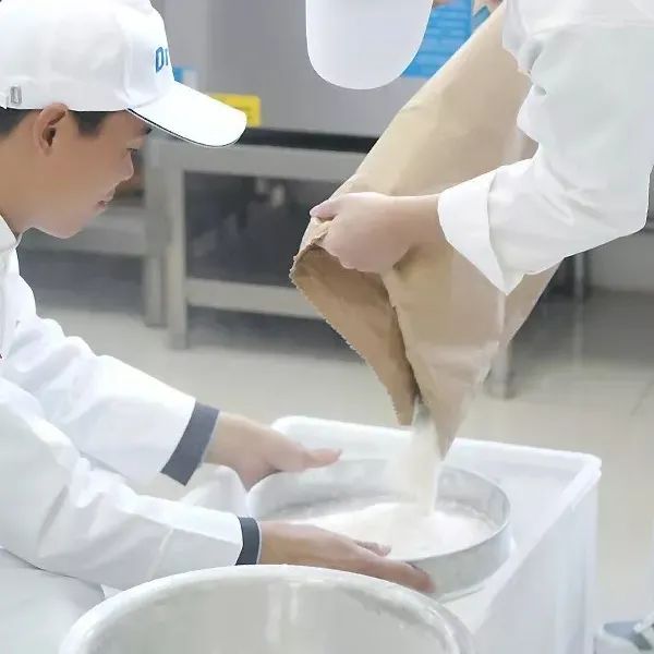 和面发酵后很粘,和面面团里都是气泡