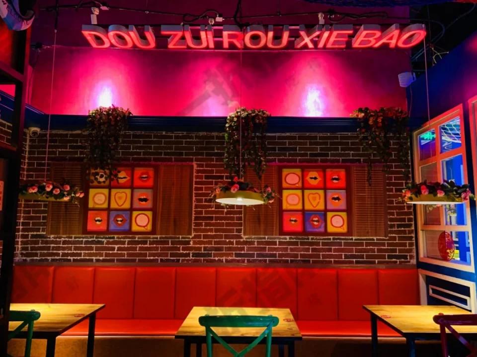 多嘴肉蟹煲餐厅设计,多嘴肉蟹煲点评