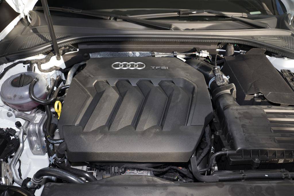 标配2.0T+7速双离合,进口奥迪紧凑敞篷没触控,靠颜值卖车?