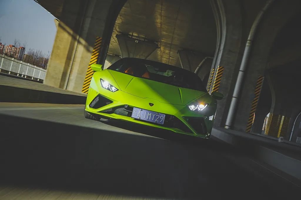 北京兰博基尼大牛回头率,博兰基尼炸街