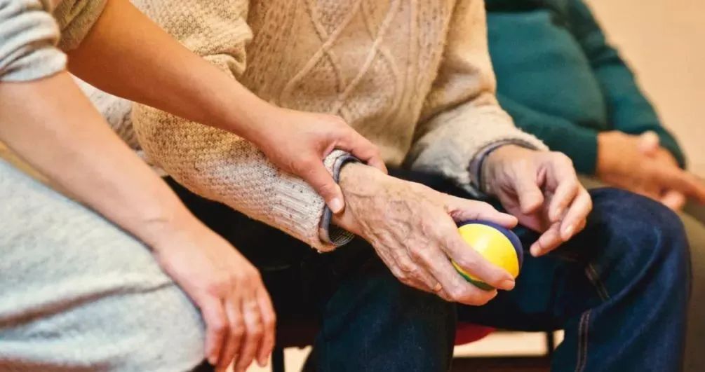 老寒腿为啥久治不愈、反复发作？警惕七大征兆