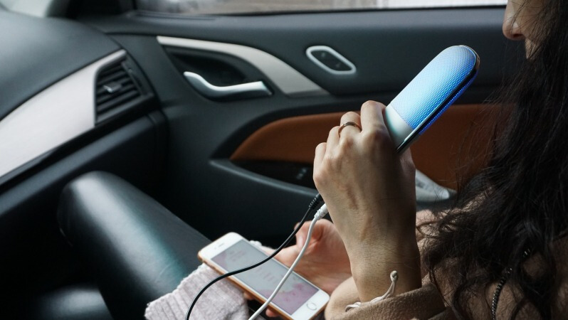 在车上唱K？别以为是开玩笑，这款LED声动麦克风能帮你实现