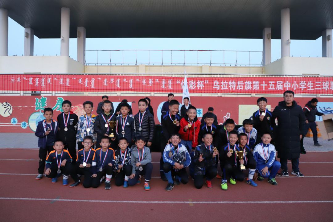 后旗校园足球比赛,乌拉特后旗一完小的足球比赛