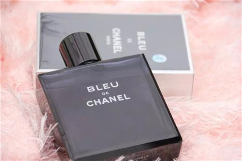 陈伟霆香奈儿白色外套,香奈儿陶瓷陈伟霆款