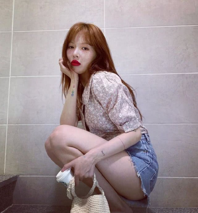 火了金泫雅的粉色“*弹子**鞋”，显脚长2cm，却是无敌显腿细神奇