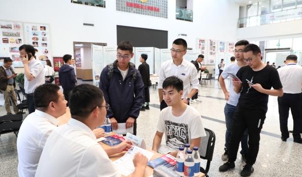 11个专业就业率100%!最近,世界500强企业都来陕西这所大学抢人了!