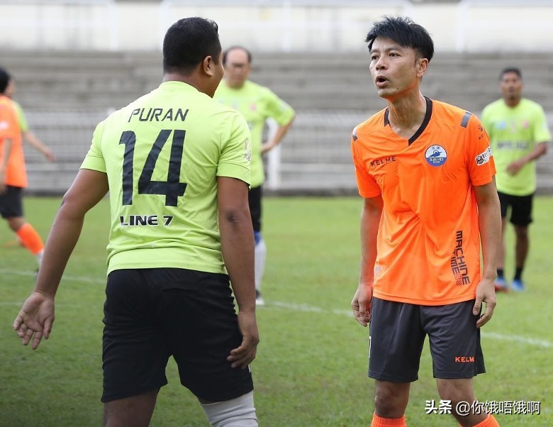 李克勤在足球场受伤连续发文炮轰对手网友：现场粗口教学