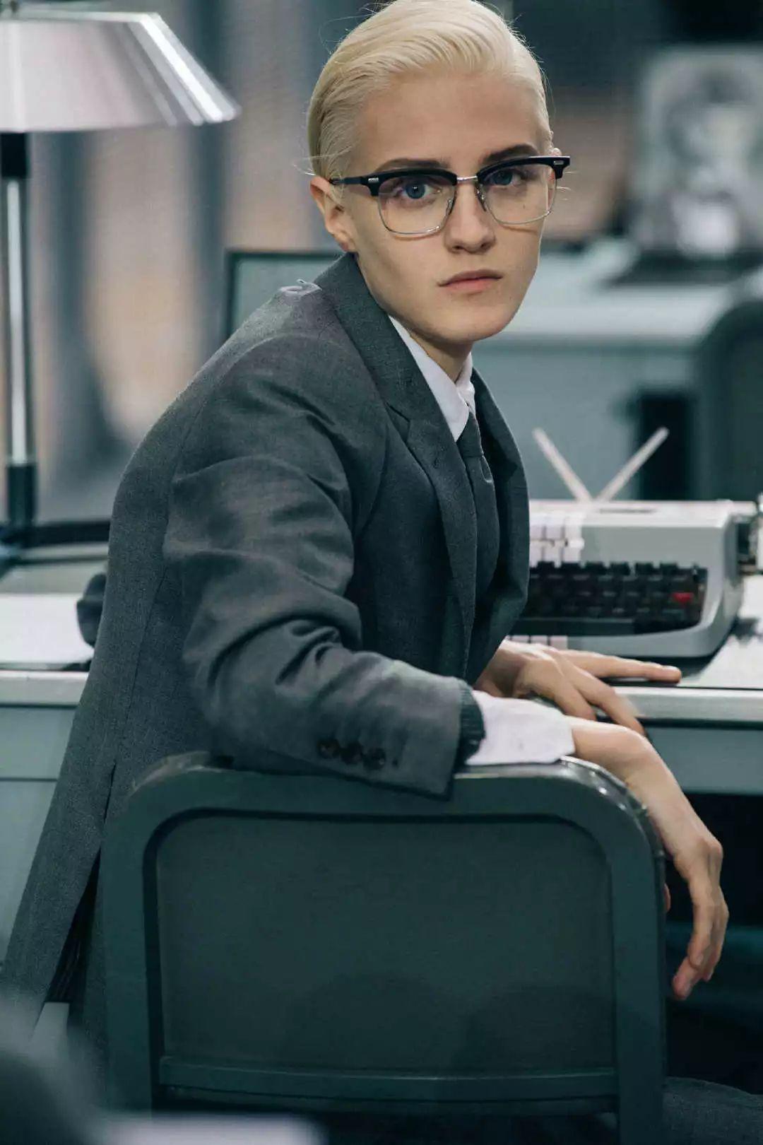 穿西装特别帅的女孩,穿西装的女生有气质吗