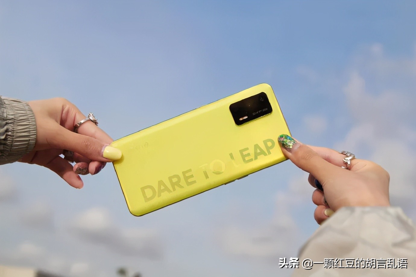 杨幂这款手机是什么牌的,杨幂最好的手机