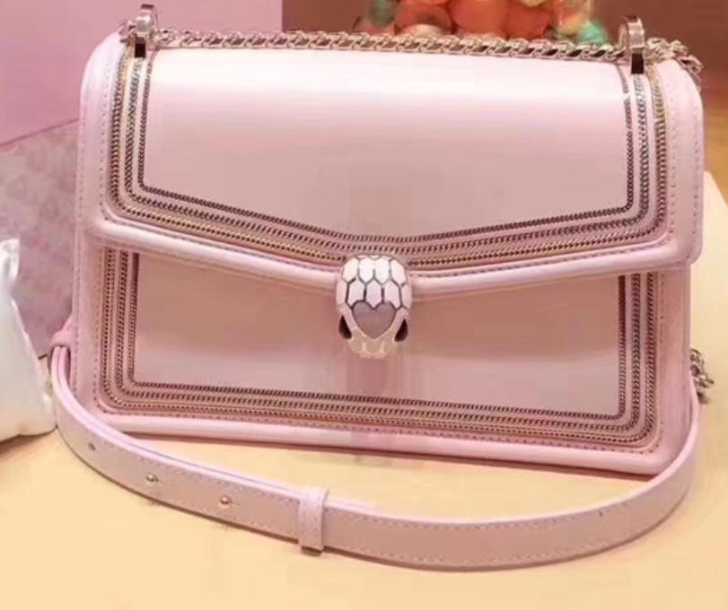 关晓彤周洁琼马丁靴,关晓彤和周洁琼撞衫