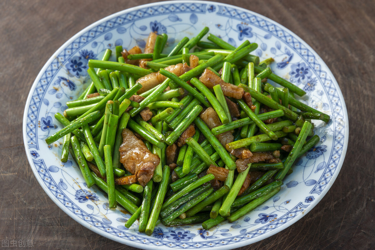 炒蒜苔过不过水,炒蒜苔总是不咸怎么办