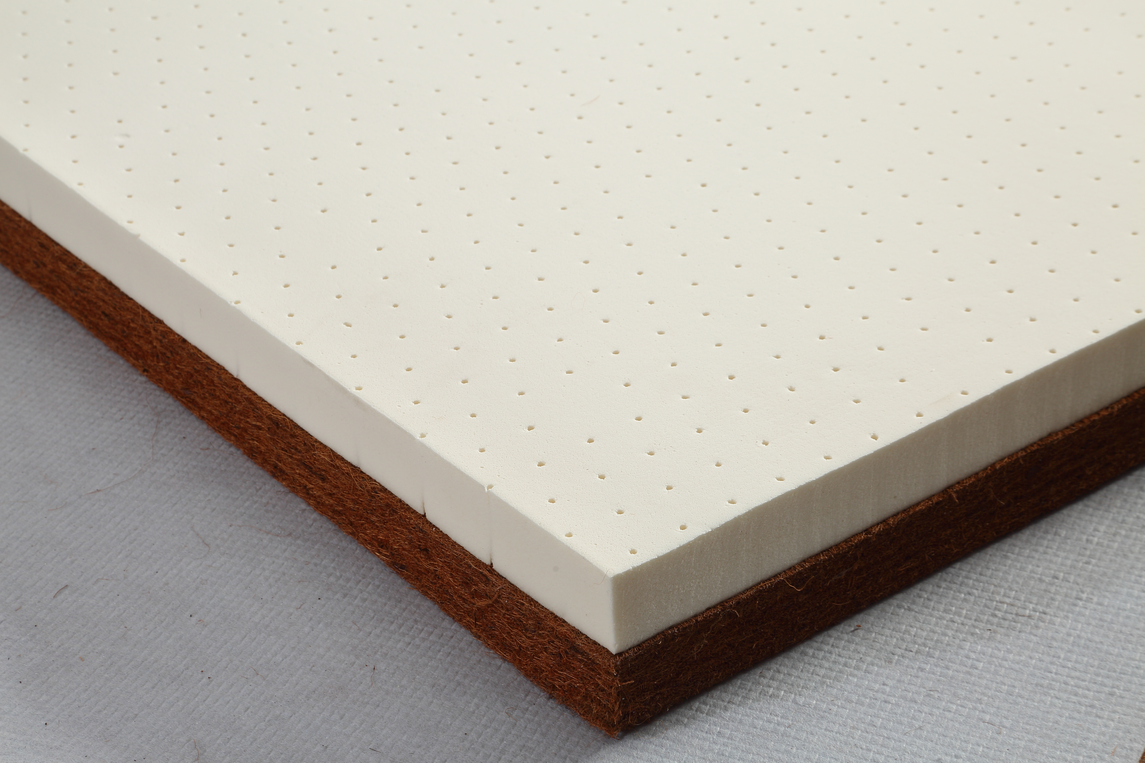 学生宿舍乳胶床垫与椰棕床垫,学生选棕榈床垫还是乳胶床垫