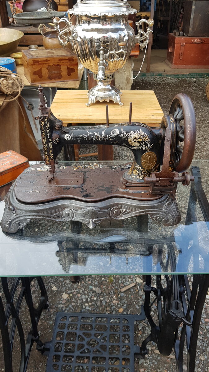 六十年代俄罗斯的跳蚤市场,一元左右的跳蚤市场