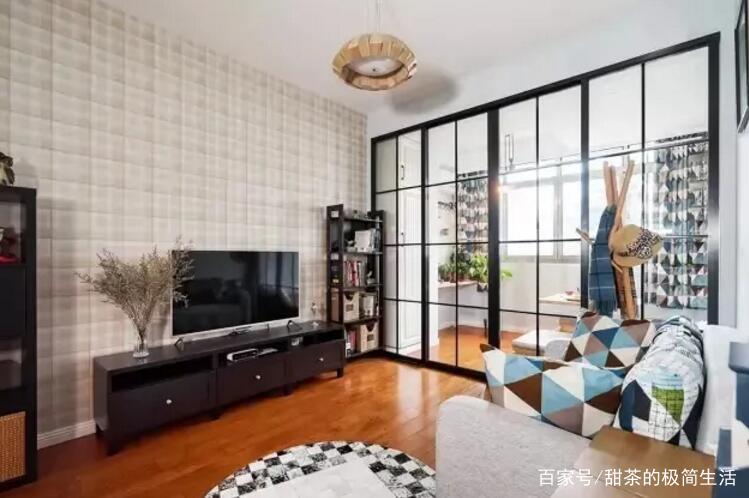 现在流行的玻璃隔断效果图,小户型打玻璃隔断是个好主意吗