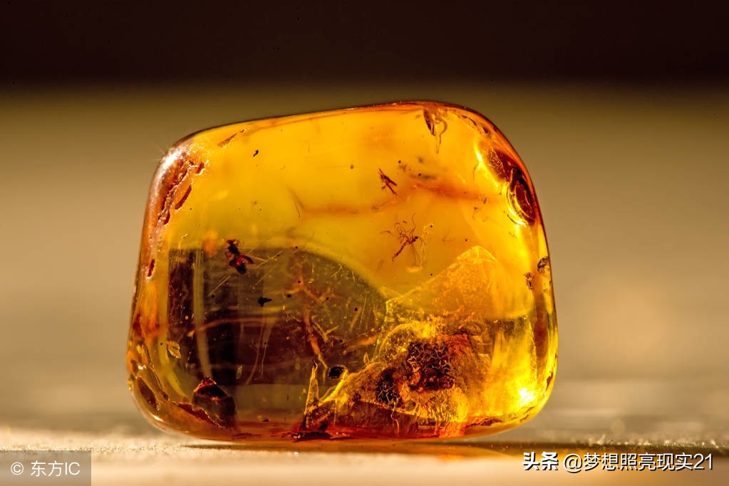 鉴别蜜蜡手串的最好方法,用紫光灯鉴别蜜蜡方法