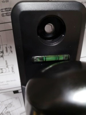 不用换大桌，都能再放一台显示器！太省空间了