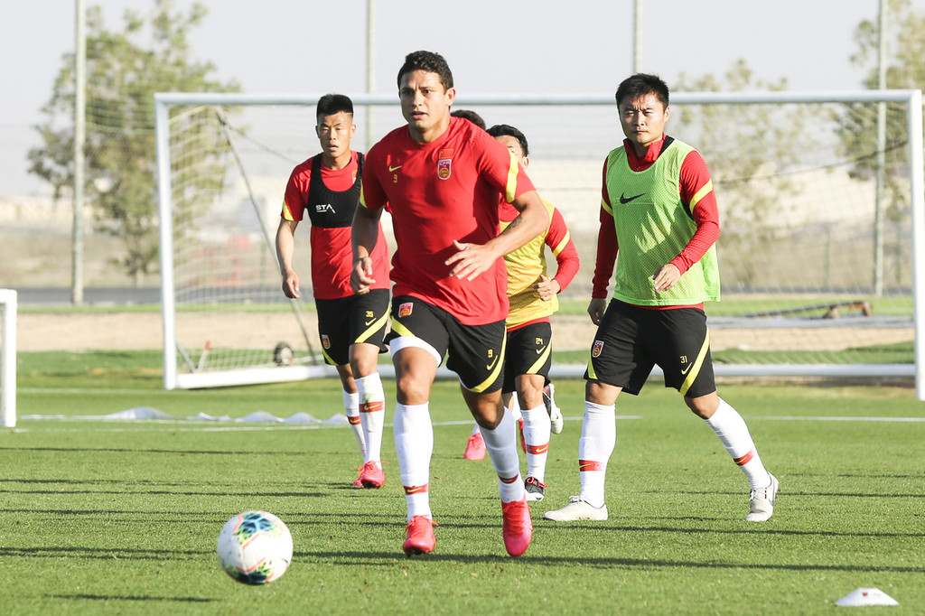 蒿俊闵2019年队服,国足艾克森和蒿俊闵