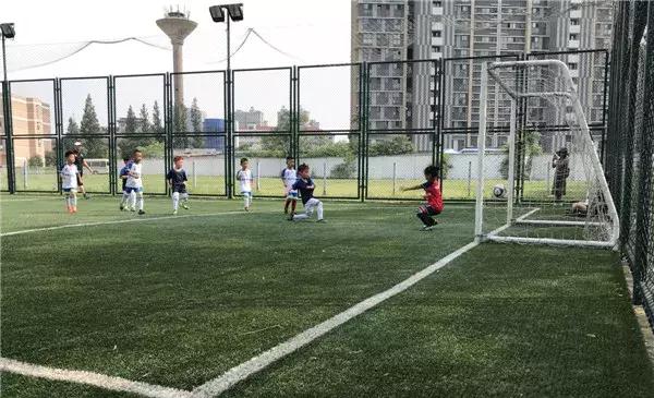 椋炴壃瓒崇悆鐩存挱,椋炴壃瓒崇悆璁粌鍩哄湴