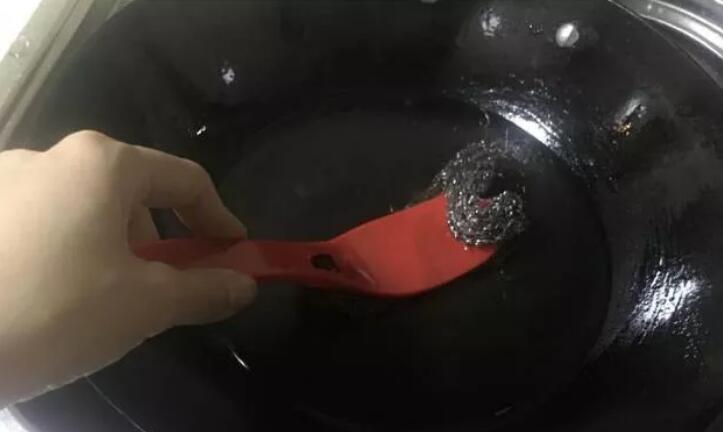 一炒菜就粘锅,炒菜的铁锅不粘锅不糊锅