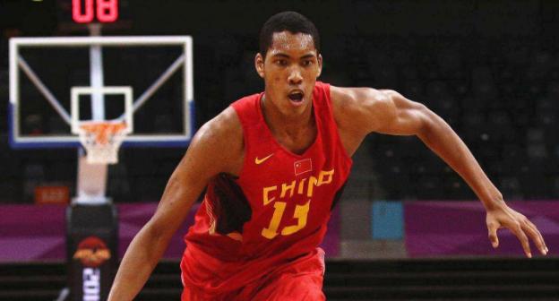 八村塁圆梦NBA，“赤木刚宪”居然是黑人！我们的混血球员去哪了